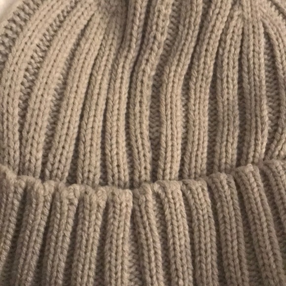 J. Crew Knit Faux Fur Pom Gray Hat - Picture 3 of 7